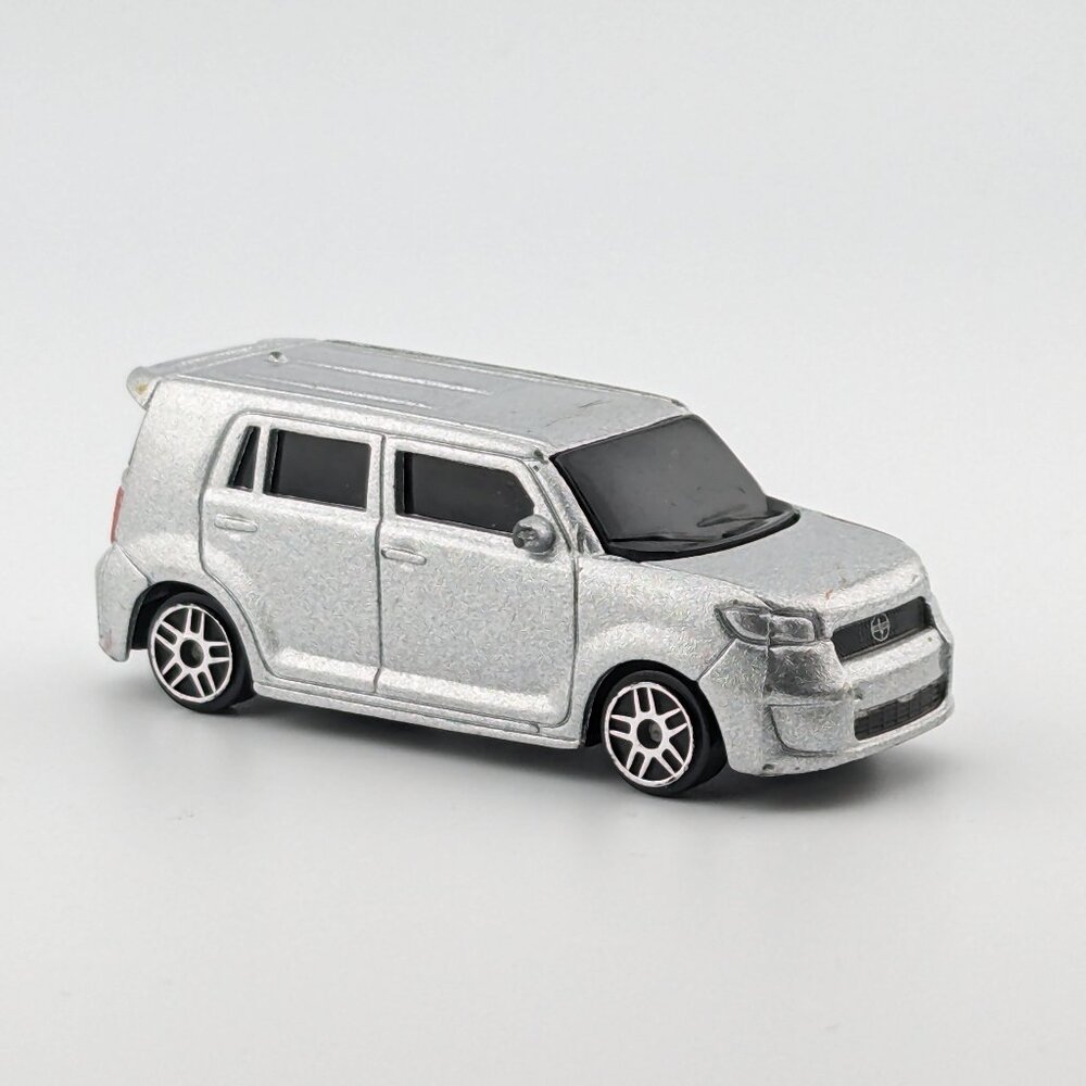 Maisto 2008 Scion xB collectible diecast car
